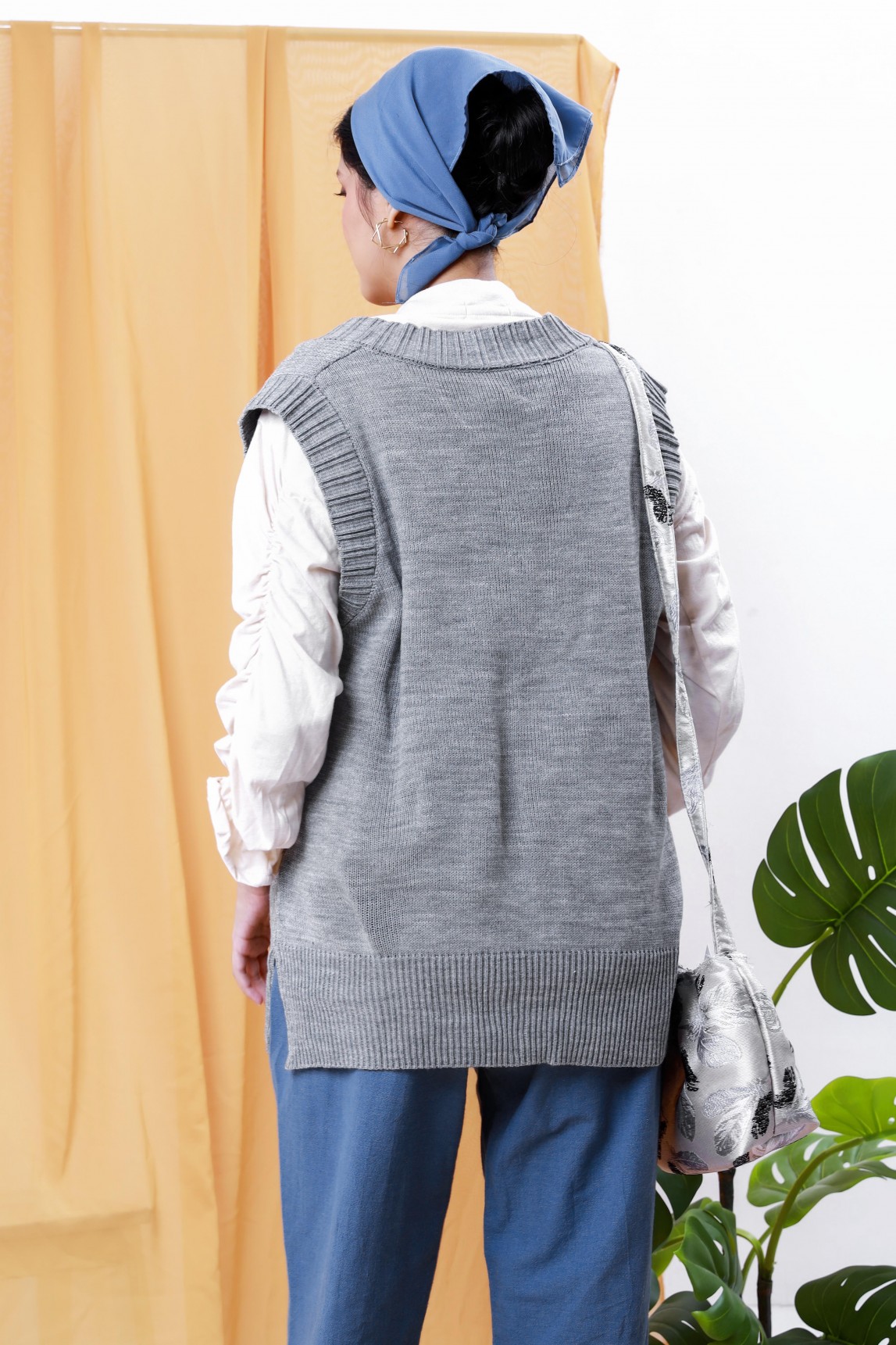 Monila Vest